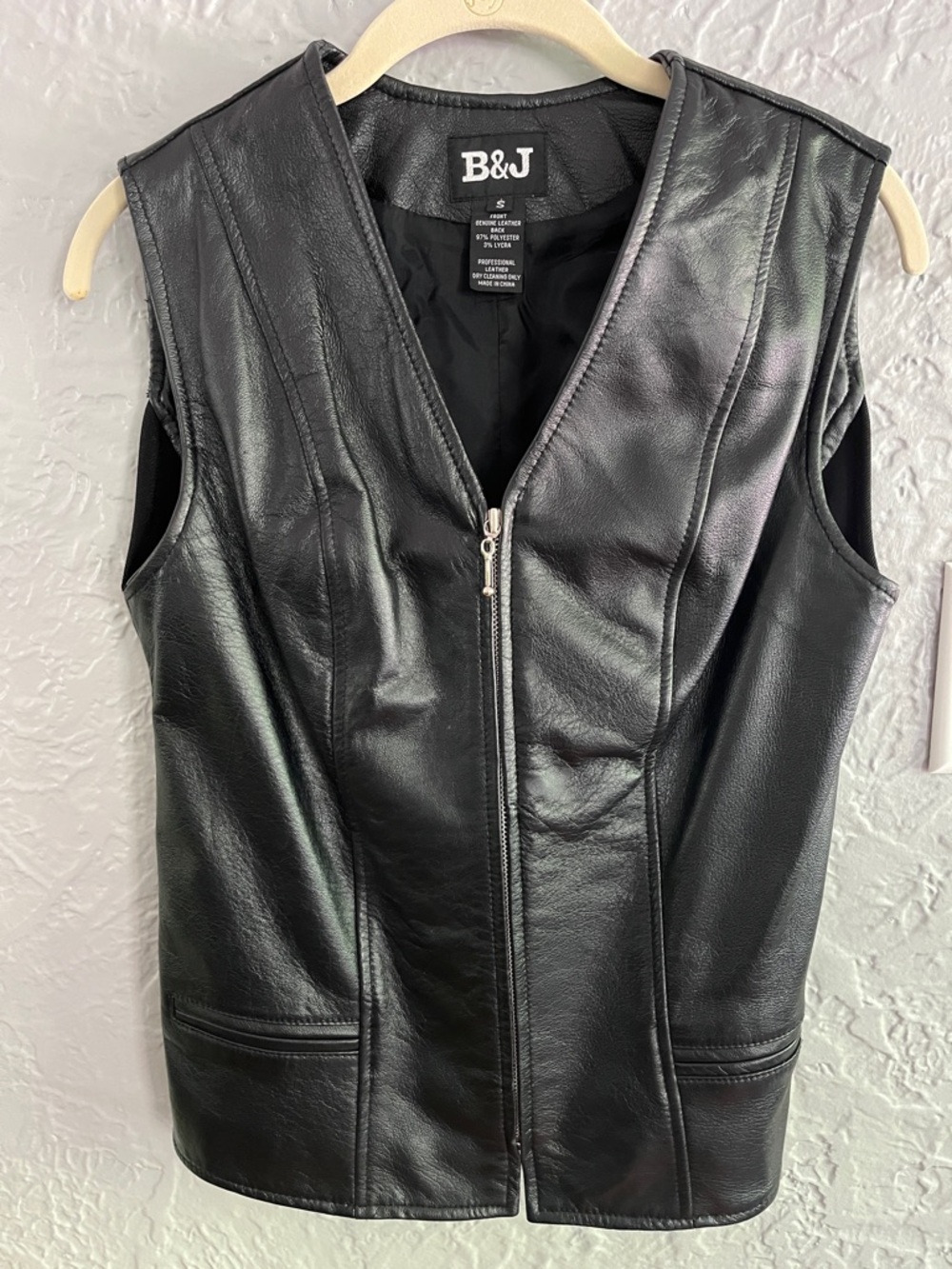 B&J Women’s Black Leather Vest w/ Zipper and Faux Pockets